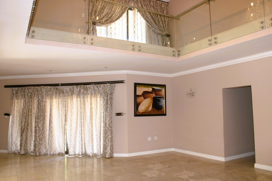 6 Bedroom Property for Sale in Cashan North West